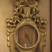 Baromètre -thermomètre d'époque Louis XVI en bois sculpté et doré