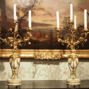 Paire de cassolettes en marbre blanc et bronze doré