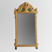 Glace Louis XVI en bois sculpté et doré