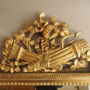 Importante glace d’époque Louis XVI en bois sculptés et doré