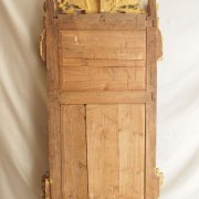 Importante glace d’époque Louis XVI en bois sculptés et doré