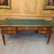 Bureau-plat-epoque-Louis-XVI-estampille-SAUNIER (2)