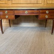 Bureau-plat-epoque-Louis-XVI-estampille-SAUNIER (3)