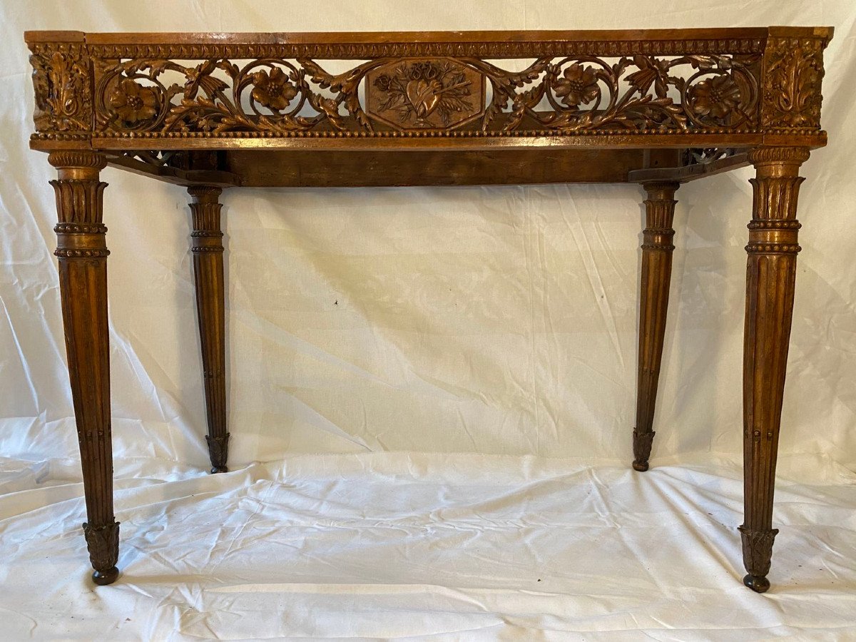 Console louis XVI en noyer reposant sur quatre pieds – Image 3