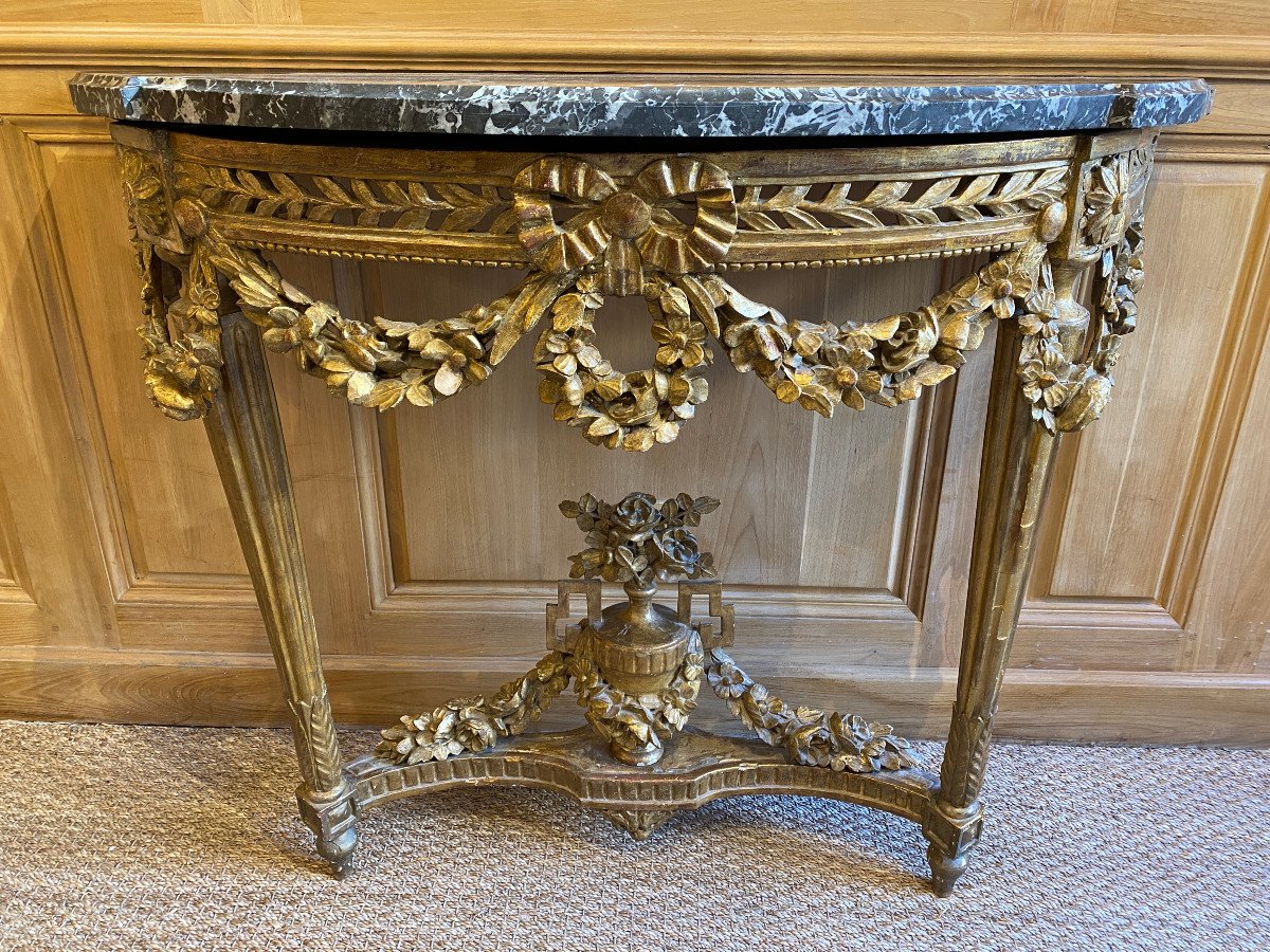 Console d’époque Louis XVI en bois sculptée et doré de forme demie lune – Image 2