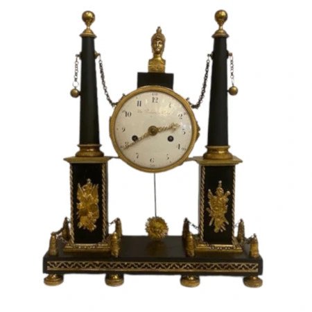 Pendule portique d’époque Directoire en marbre et bronzes dorés