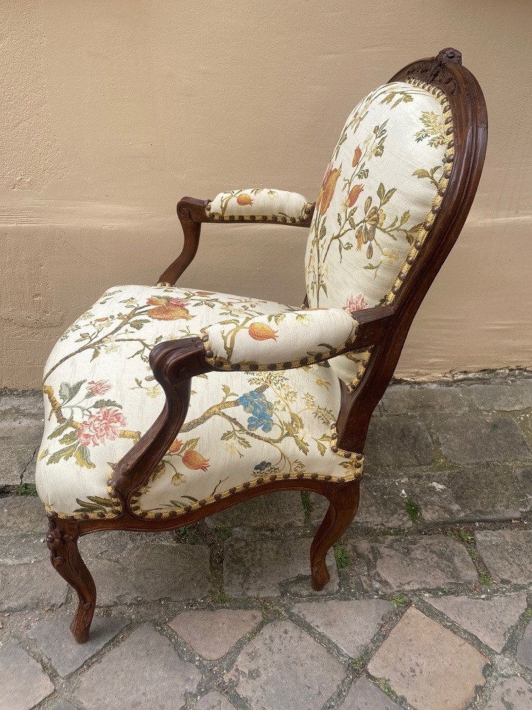 Ravissante suite de six fauteuils à dossier plat d’époque Louis XV en bois naturel – Image 4