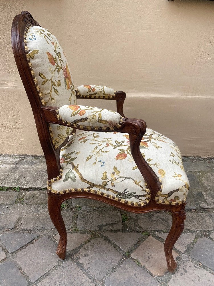 Ravissante suite de six fauteuils à dossier plat d’époque Louis XV en bois naturel – Image 6