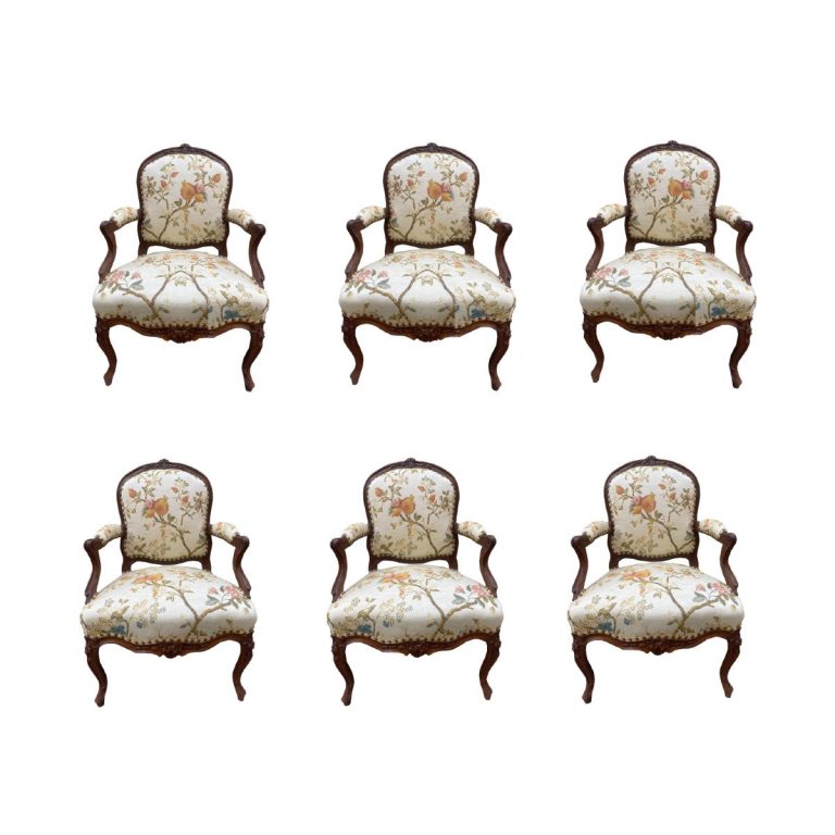 Ravissante suite de six fauteuils à dossier plat d’époque Louis XV en bois naturel