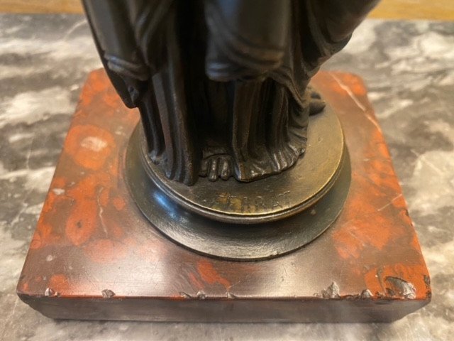 Lampe représentant une Femme au drapé à l’antique, signée C. H. Ferrat (1830-1882) – Image 3