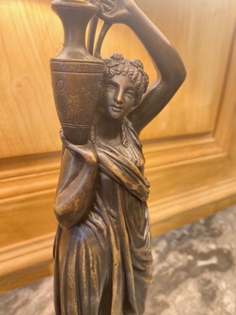 Lampe représentant une Femme au drapé à l’antique, signée C. H. Ferrat (1830-1882) – Image 5