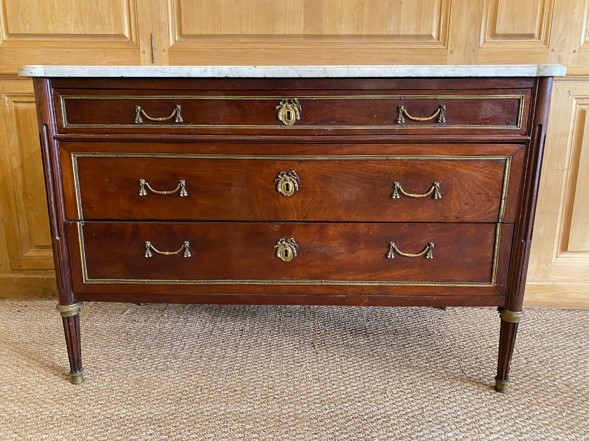 Commode d’époque Louis XVI en acajou de Cuba , sans traverse apparentes – Image 2