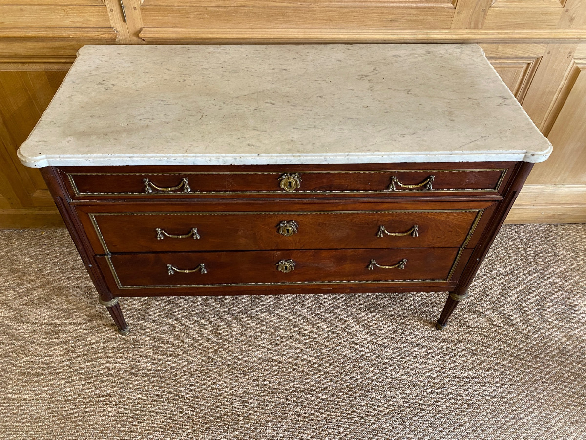 Commode d’époque Louis XVI en acajou de Cuba , sans traverse apparentes – Image 4