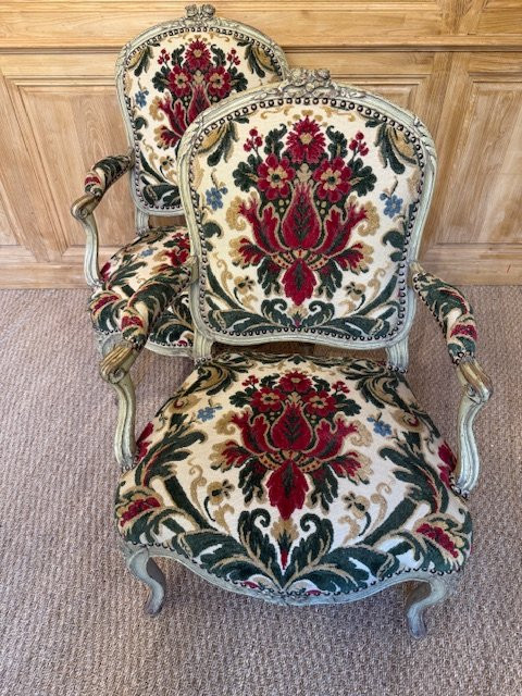 Paire de fauteuils d’époque Louis XV estampillés Burgat – Image 2