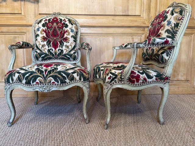 Paire de fauteuils d’époque Louis XV estampillés Burgat – Image 4