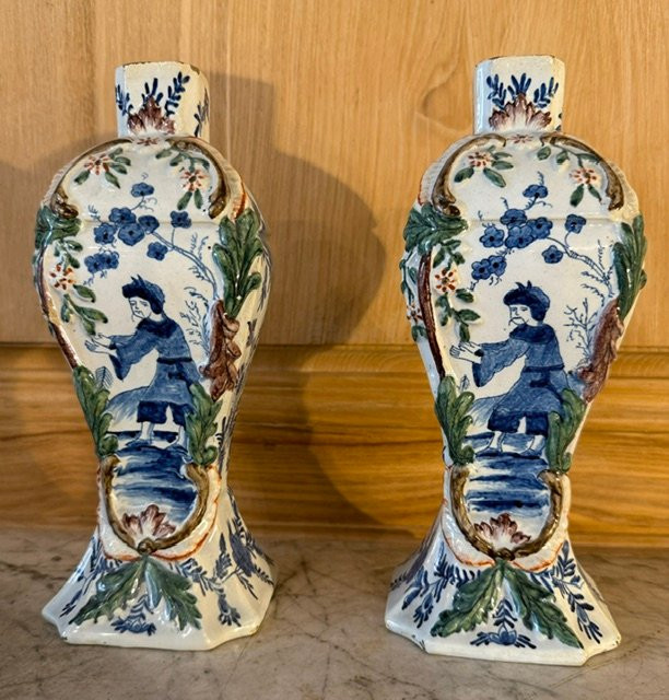 Paire de vases en faïence de Gien peints à la main, à décor floral, France – Image 4