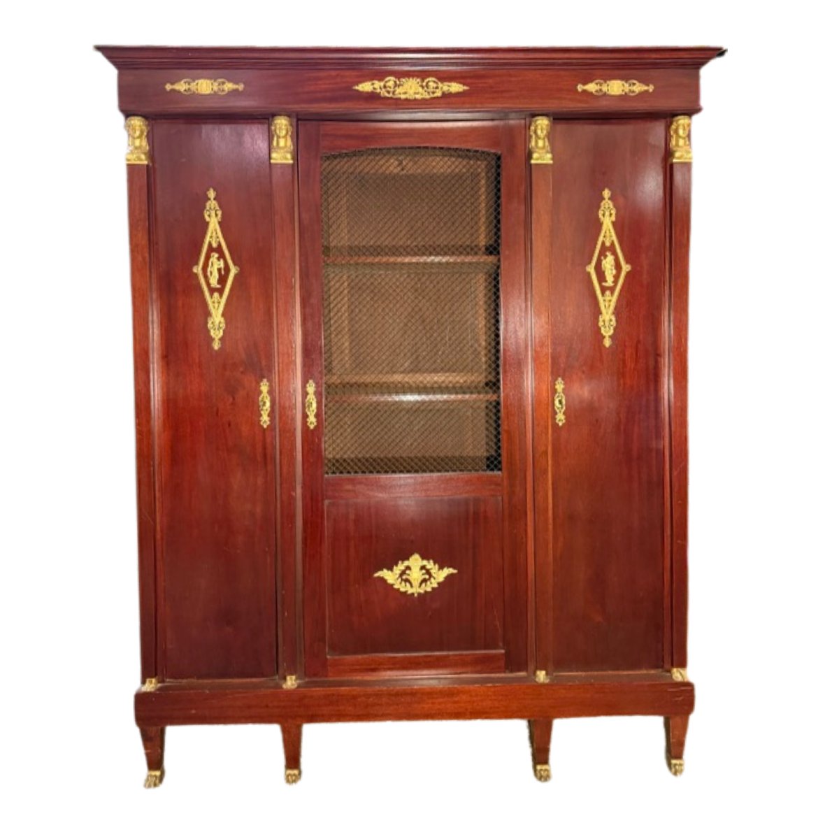 Bibliothèque de style empire en acajou aux décors de cariatides et ornementations en bronzes