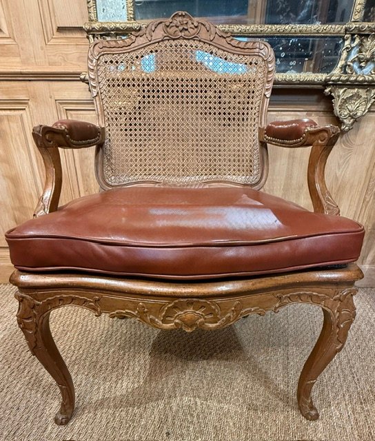 Paire de fauteuils cannés d’époque Régence en hêtre finenement sculptés – Image 5