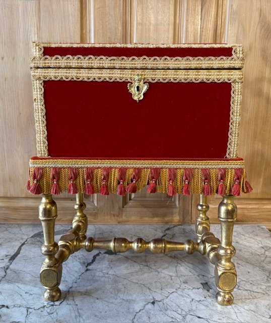 Piètement en bois tourné et doré d’époque XVIII eme et son coffre postérieur de voyage amovible – Image 2
