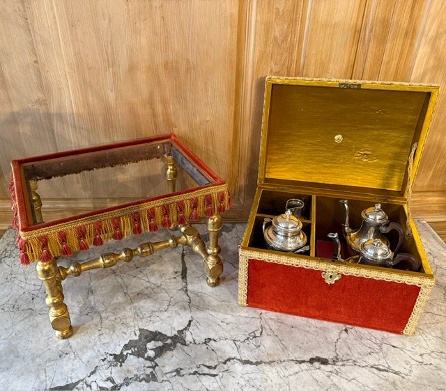 Piètement en bois tourné et doré d’époque XVIII eme et son coffre postérieur de voyage amovible – Image 6