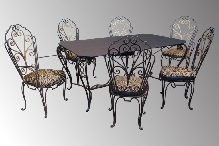 Table en fer forgé d’époque 1950-1960 et sa suite de 4 chaises et 2 fauteuils