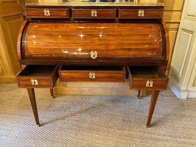 Bureau à cylindre entièrement marqueté à toutes faces d’époque Louis XVI – Image 2