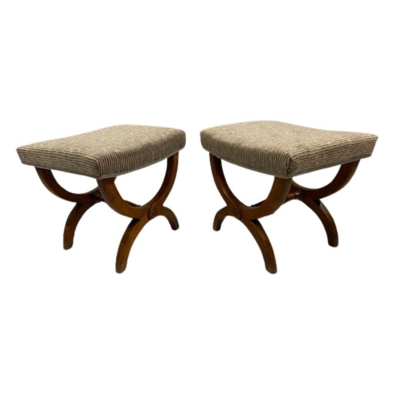 Suite de six Chaises régence en noyer, d époque XIXÉM siècle