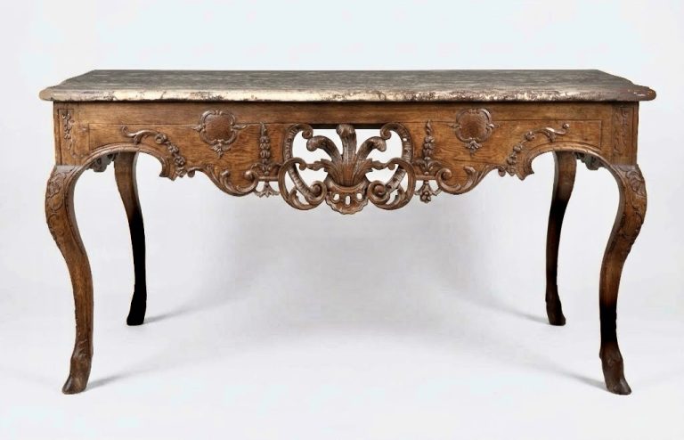 Importante table à gibier d'époque Régence